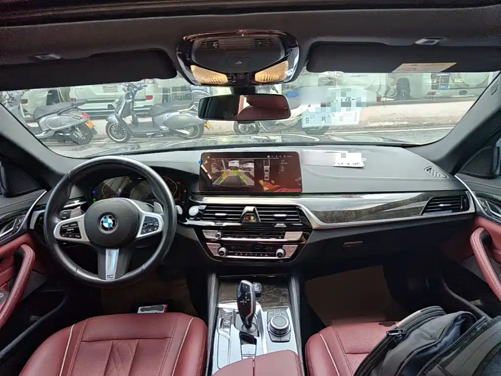 BMW 5 Series 2022 — фото 10