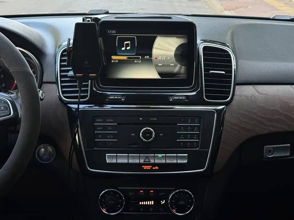 Mercedes-Benz GLE 2016 — фото 13