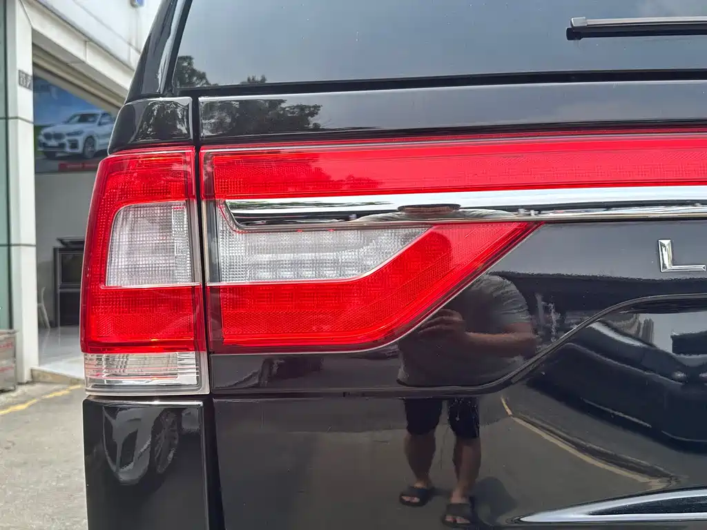 Lincoln Navigator 2017 — фото 18