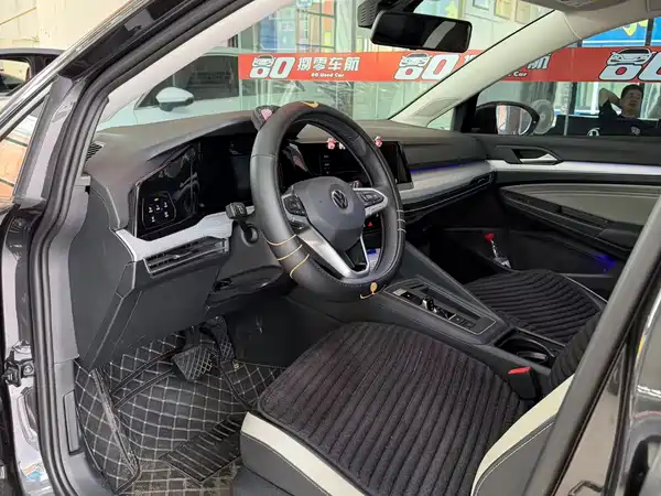 Volkswagen Golf 2023