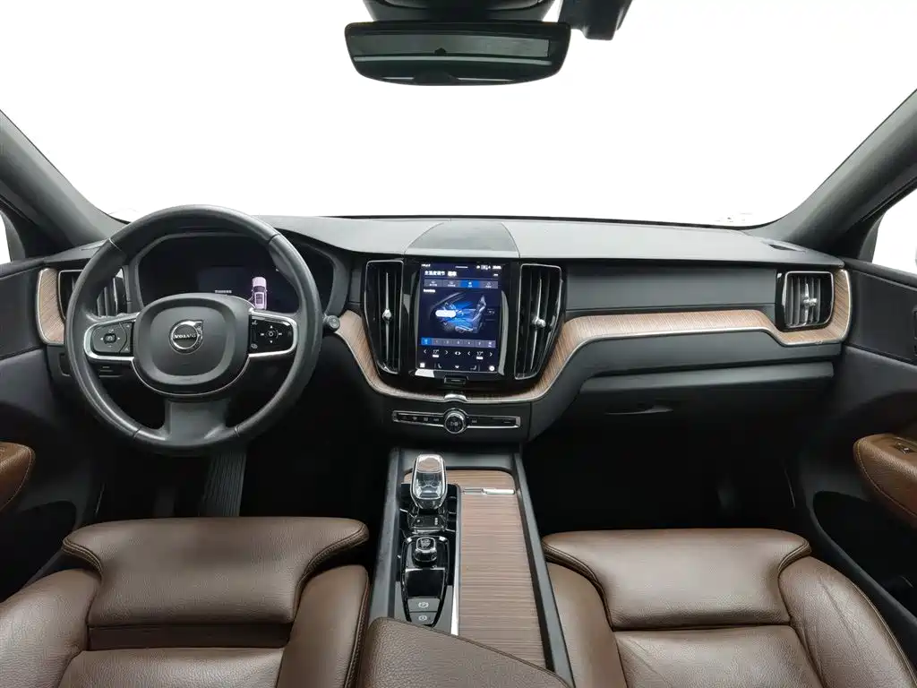 Volvo XC60 2022 — фото 5