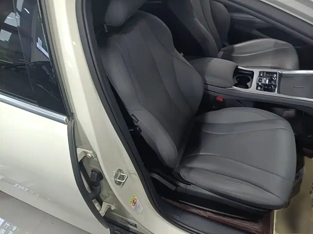 BYD Seal 07 DM-i 2025 — фото 25