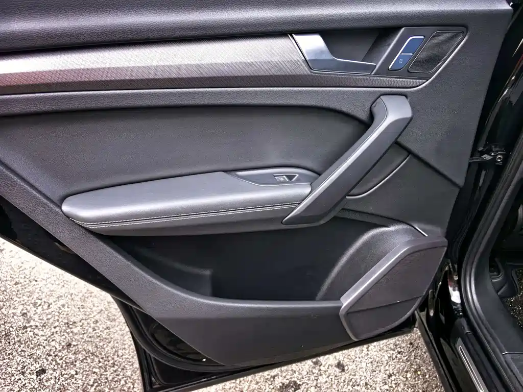 Audi Q5L 2023 — фото 10