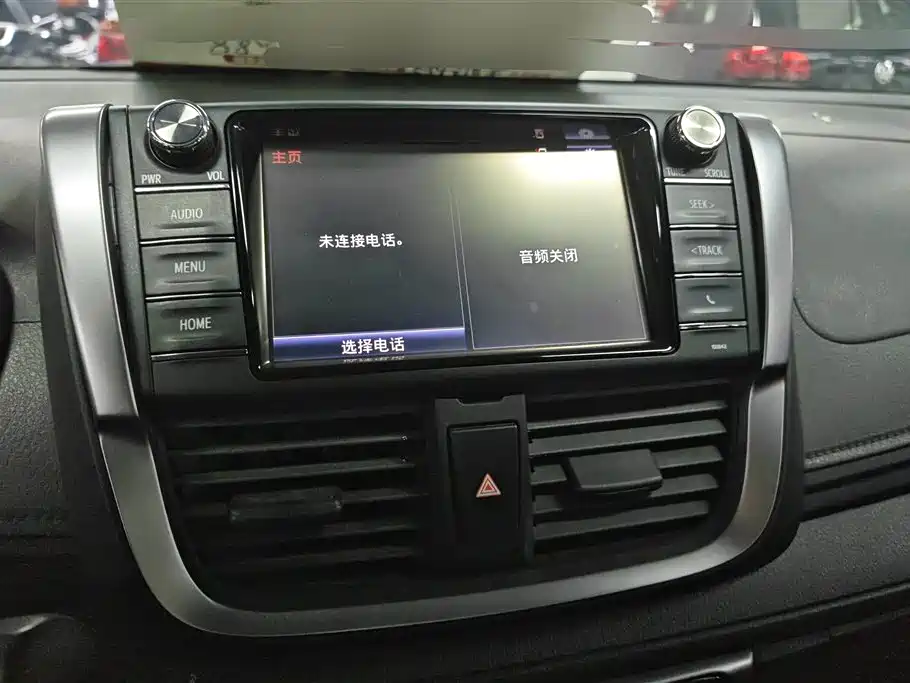 Toyota Yaris L 2018 — фото 13