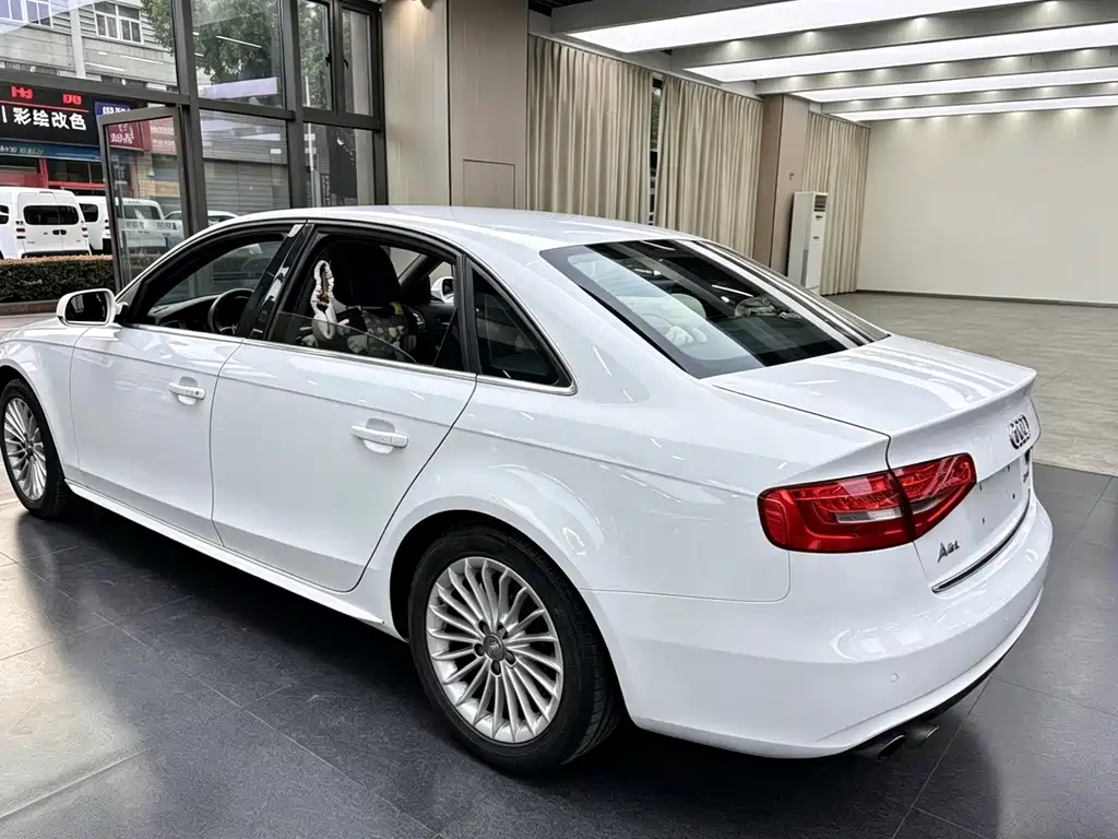 Audi A4L 2015 — фото 11