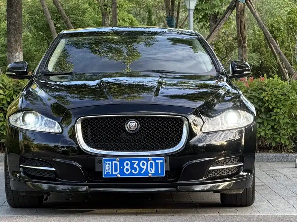 Jaguar XJ 2012 — фото 2