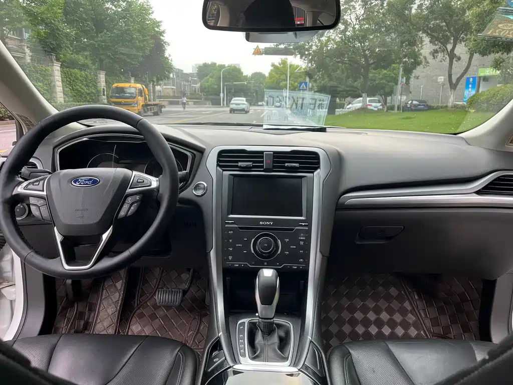 Ford Mondeo 2015 — фото 12