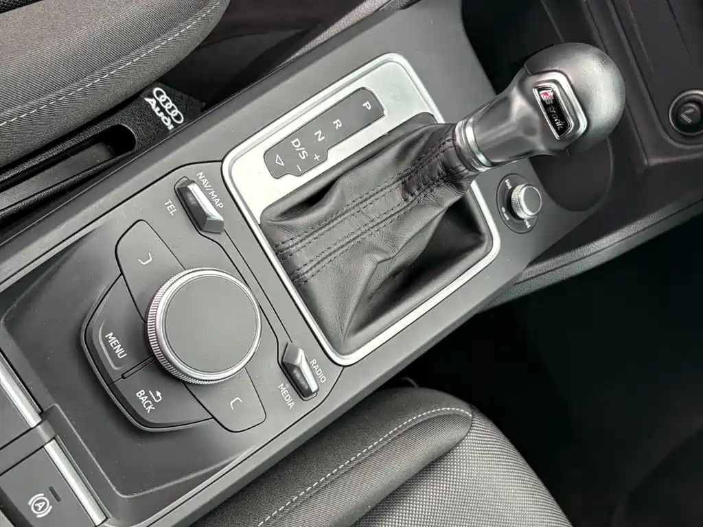 Audi Q2L 2021 — фото 11