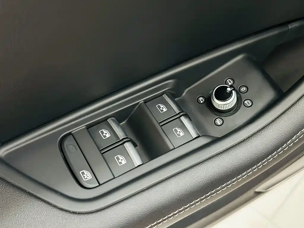 Audi A4L 2022 — фото 14