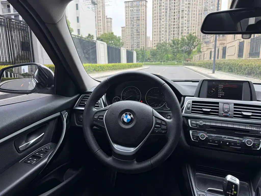 BMW 3 Series 2017 — фото 13