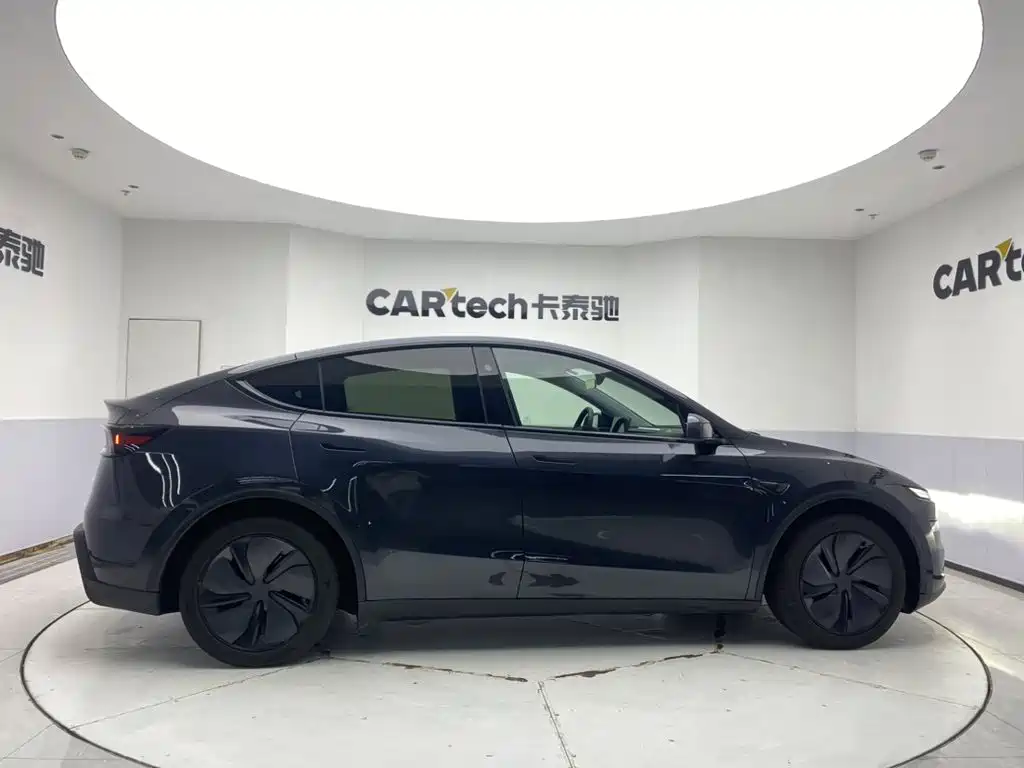 Tesla Model Y 2025 — фото 4