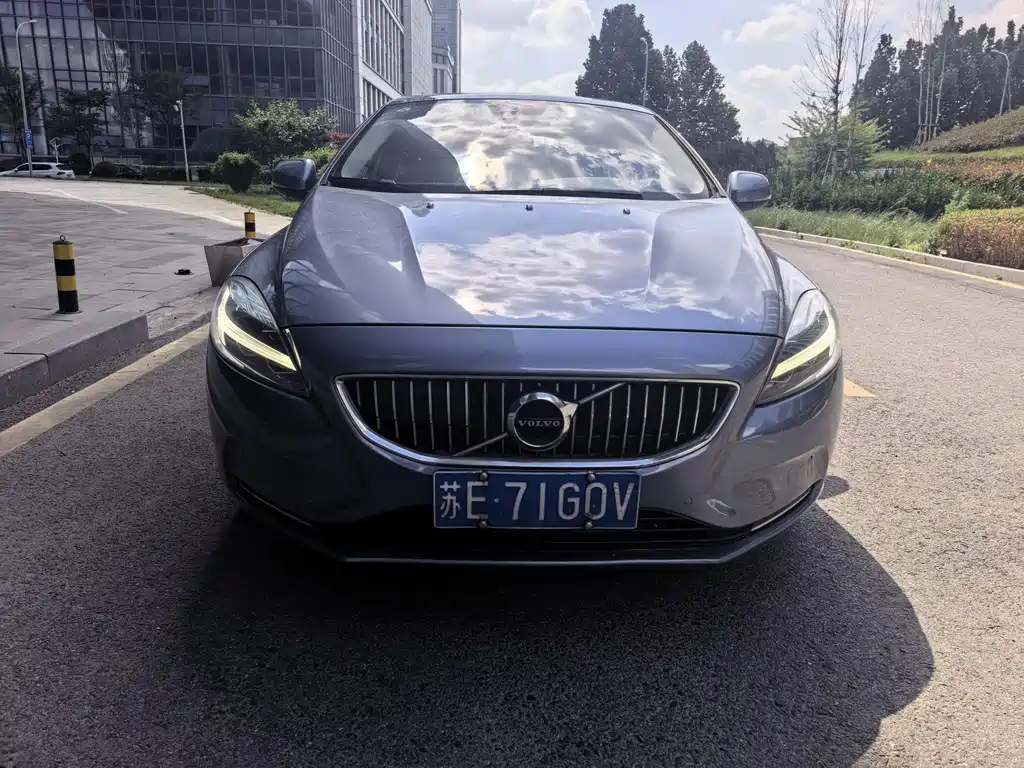 Volvo V40 2017 — фото 2