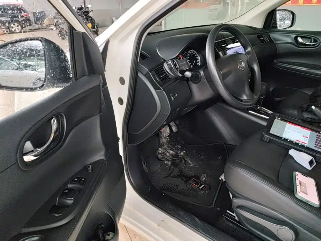 Nissan Tiida 2015 — фото 15