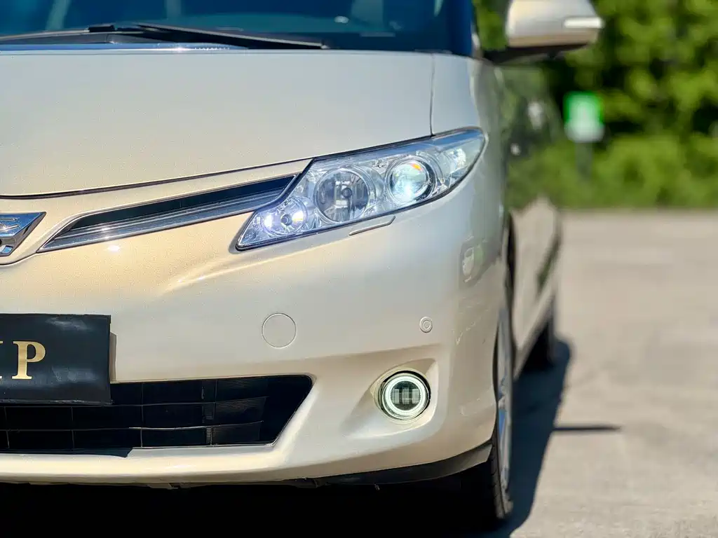 Toyota Previa 2014 — фото 18