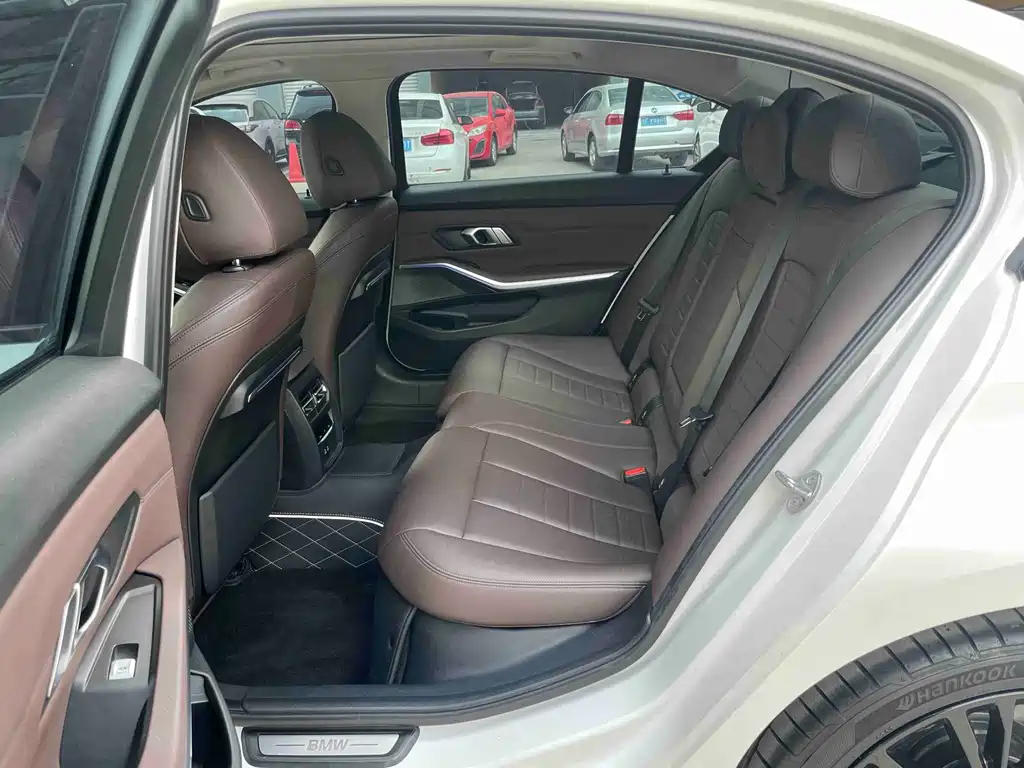 BMW 3 Series 2019 — фото 13