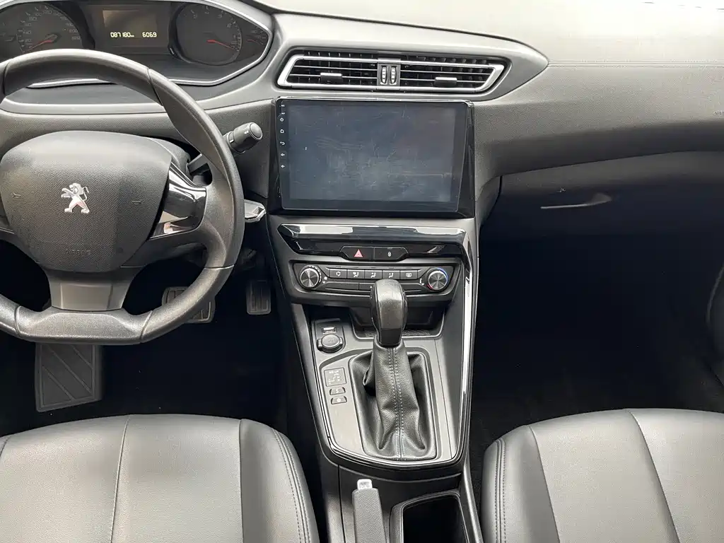 Peugeot 308 2018 — фото 12