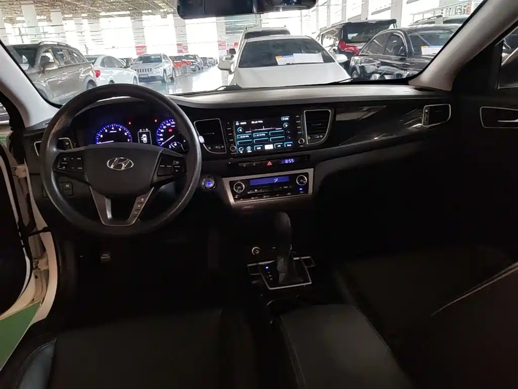 Hyundai Mistra 2015 — фото 10