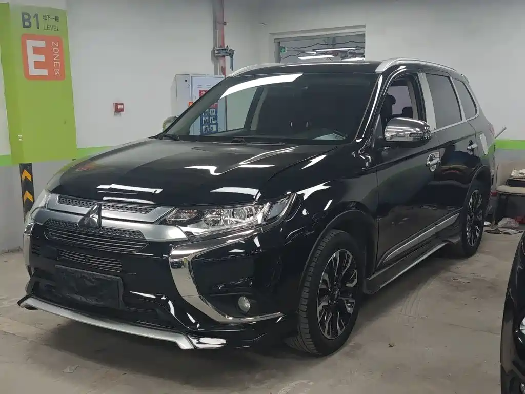 Mitsubishi Outlander 2020 — фото 1