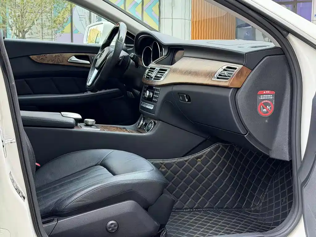 Mercedes-Benz CLS 2015 — фото 11