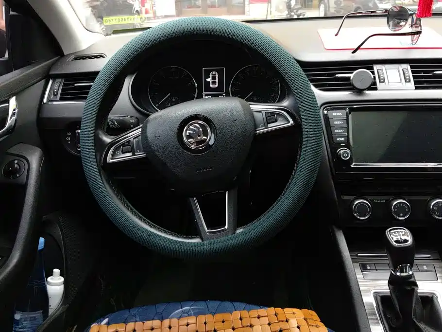 Skoda Octavia 2017 — фото 15