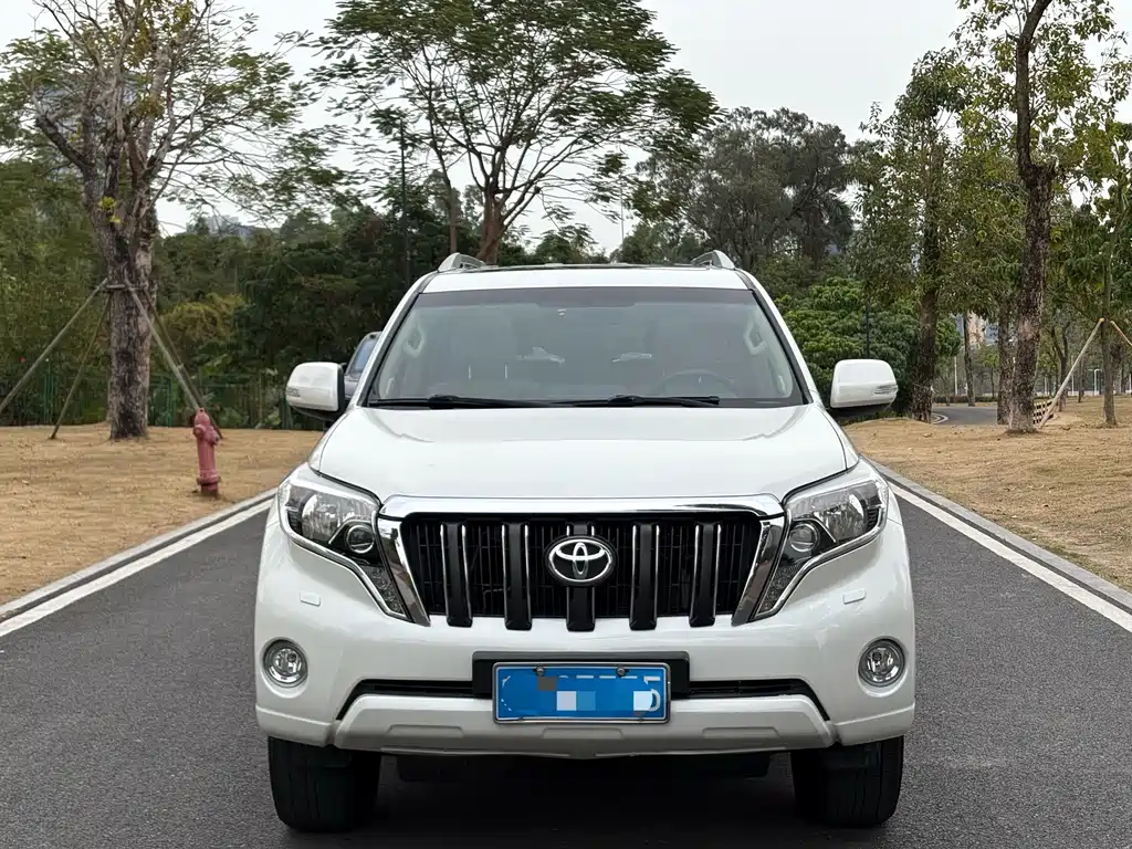 Toyota Prado 2015 — фото 2