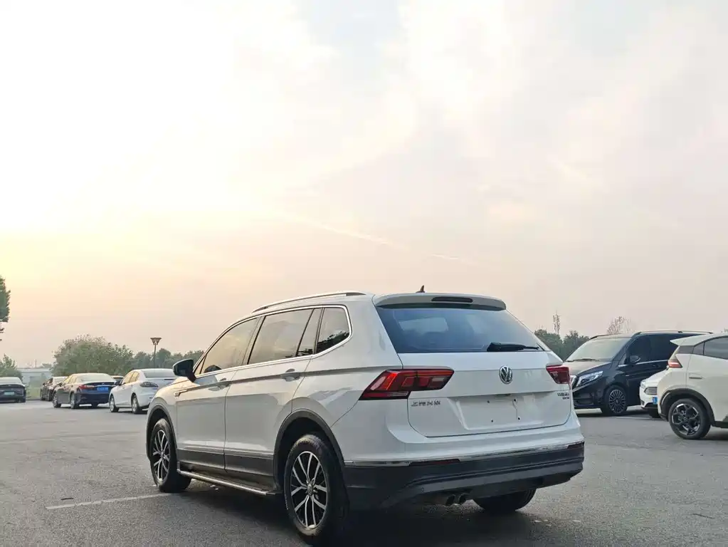Volkswagen Tiguan L 2017 — фото 4