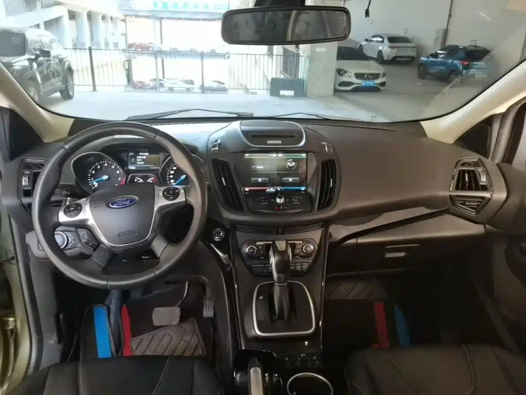 Ford Kuga 2015 — фото 10