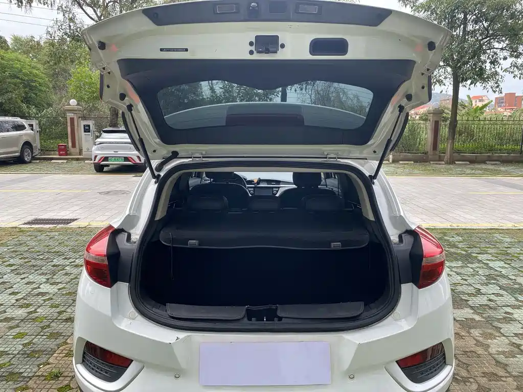 Geely Emgrand GS 2016 — фото 11
