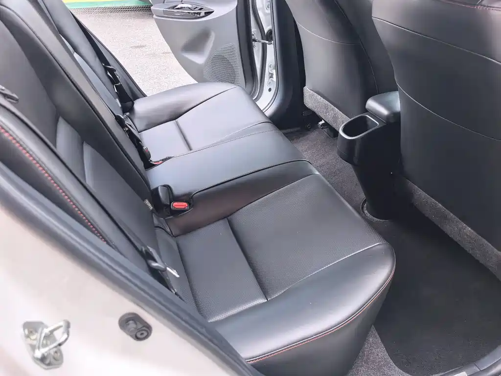 Toyota Yaris L 2022 — фото 19