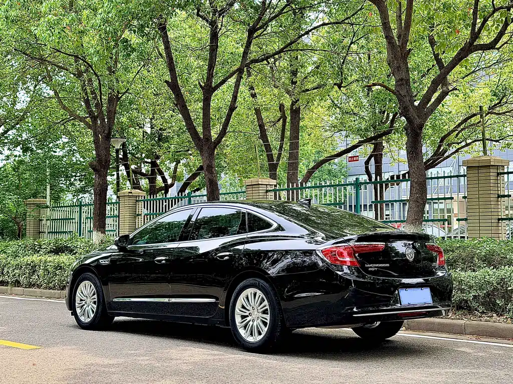 Buick LaCrosse 2018 — фото 16