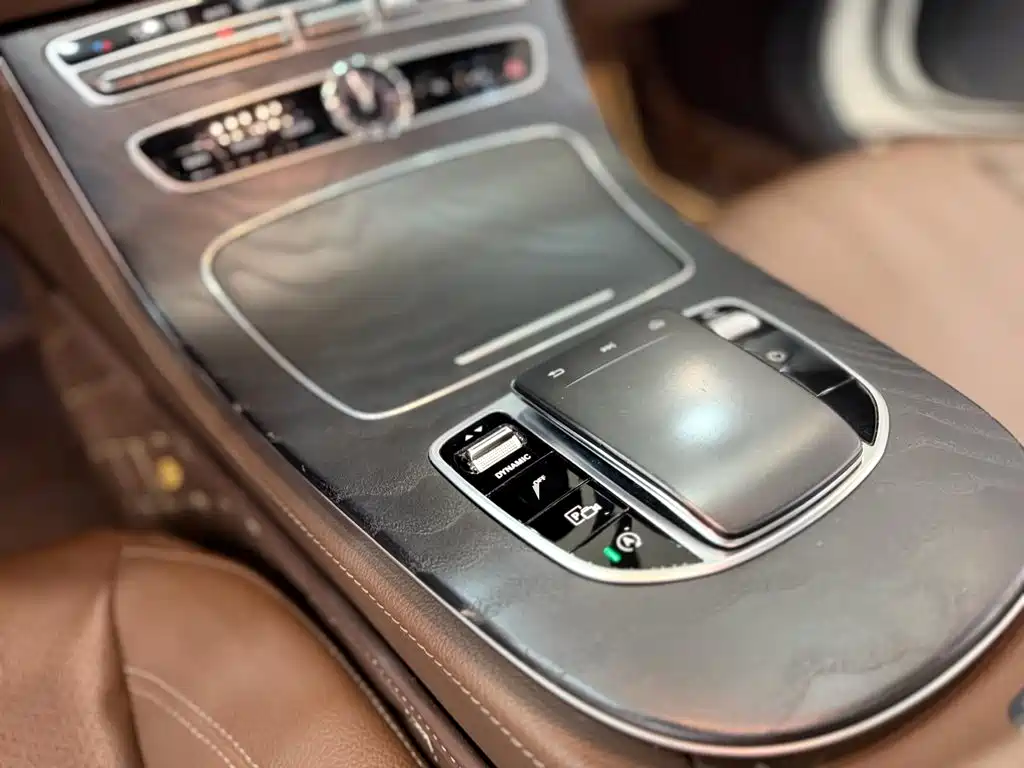 Mercedes-Benz E-Class 2018 — фото 11