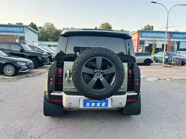 Land Rover Defender 2021