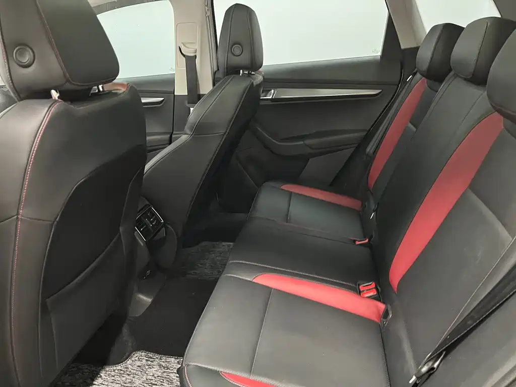 Skoda Karoq 2023 — фото 11