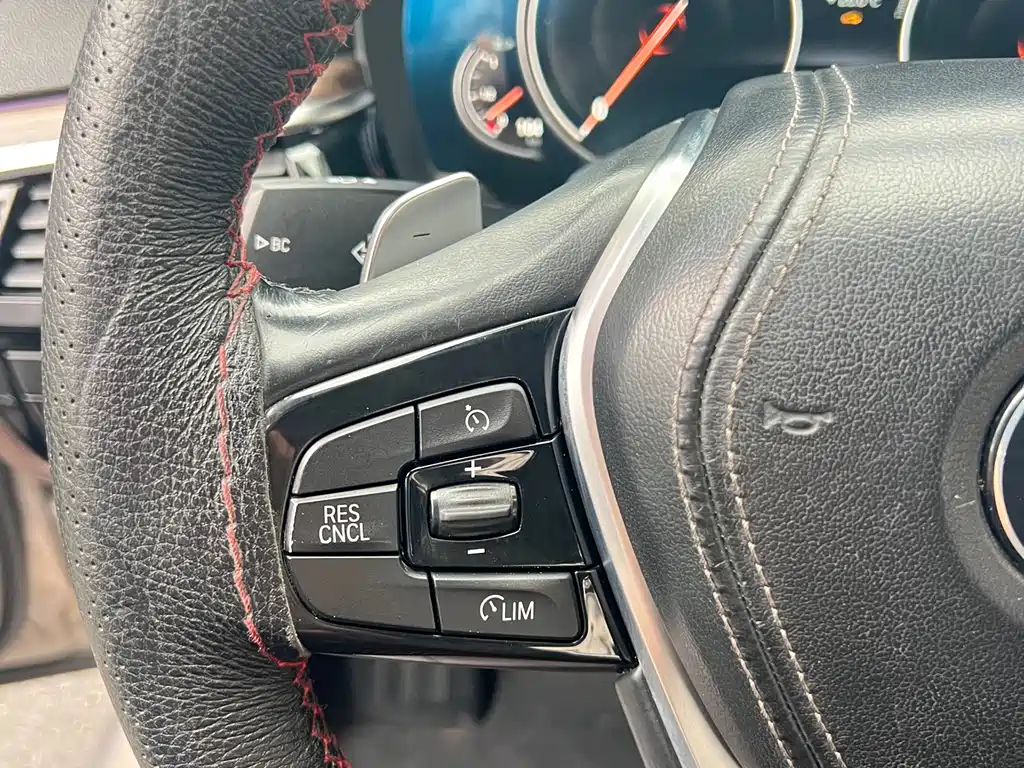 BMW 5 Series 2018 — фото 15