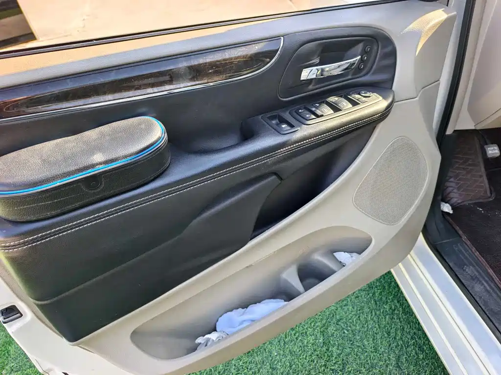 Chrysler Grand Voyager 2014 — фото 9