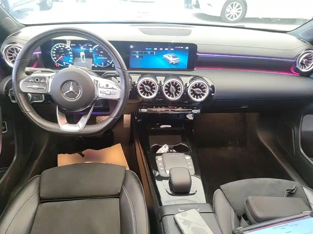 Mercedes-Benz A-Class 2023 — фото 10