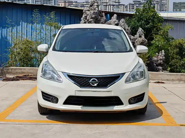 Nissan Tiida 2015