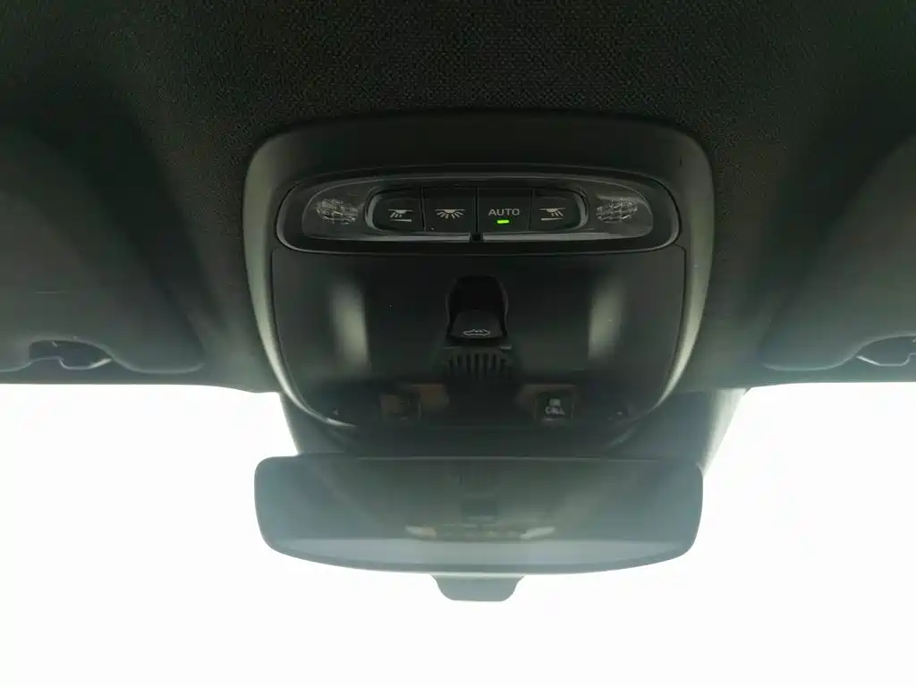 Volvo XC40 2020 — фото 24