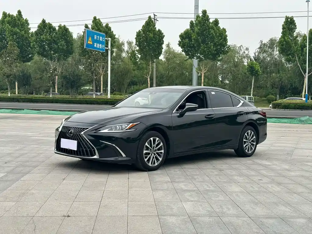 Lexus ES 2024