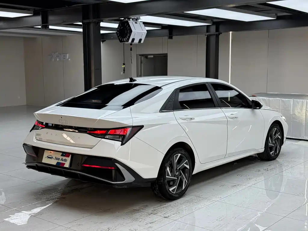 Hyundai Elantra 2023 — фото 6