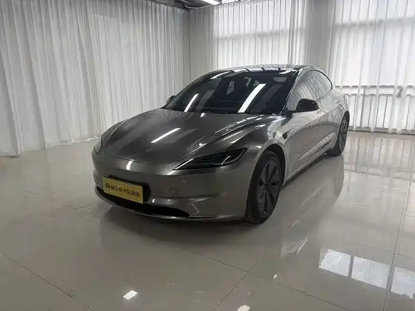 Tesla Model 3 2024