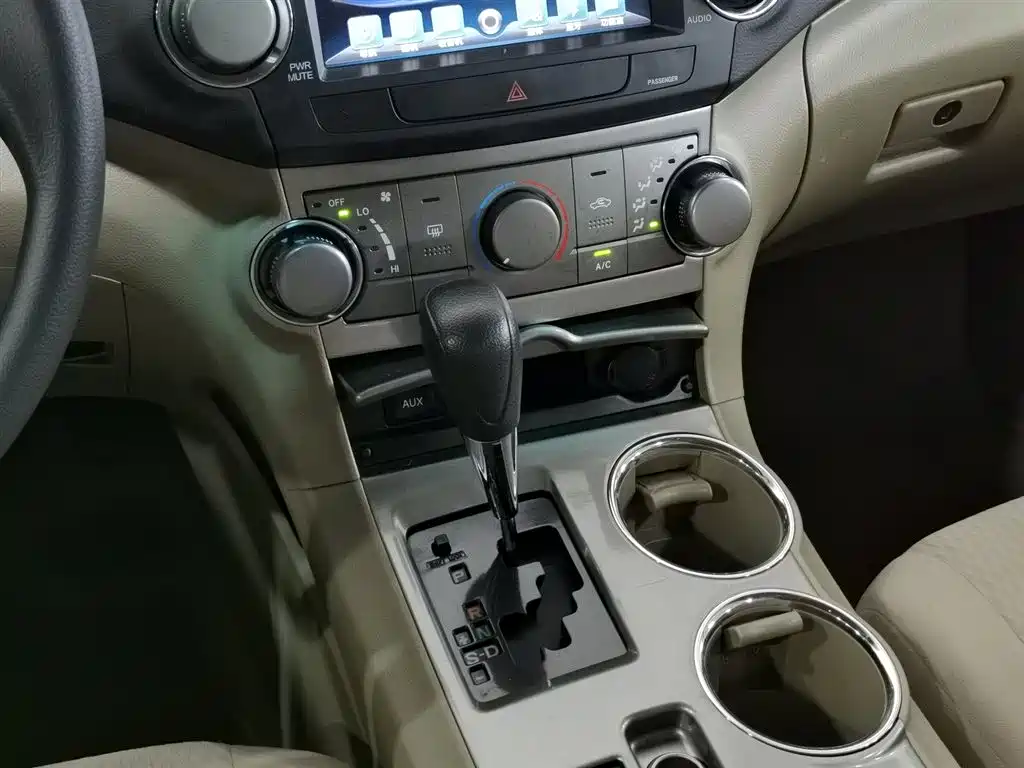 Toyota Highlander 2013 — фото 13