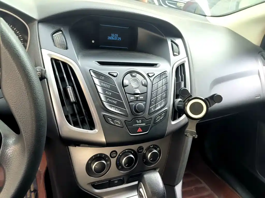 Ford Focus 2015 — фото 13