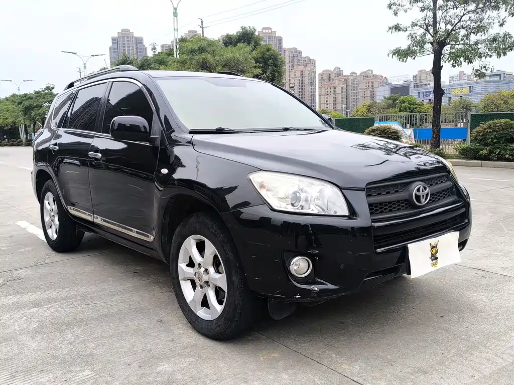 Toyota RAV4 2012 — фото 3