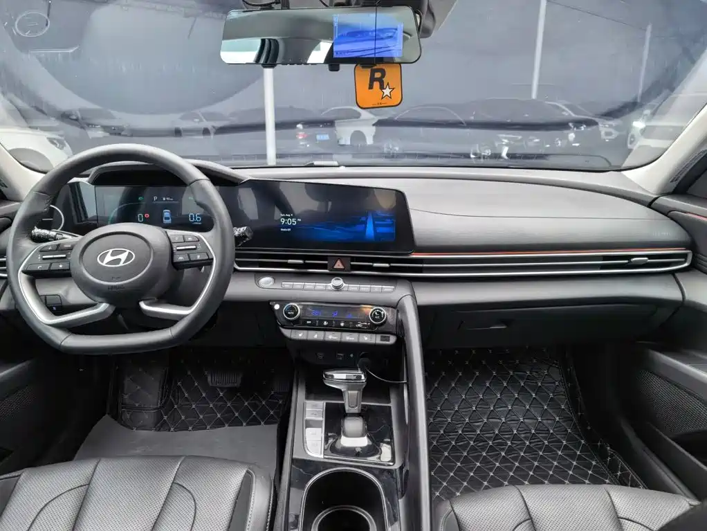 Hyundai Elantra 2023 — фото 14