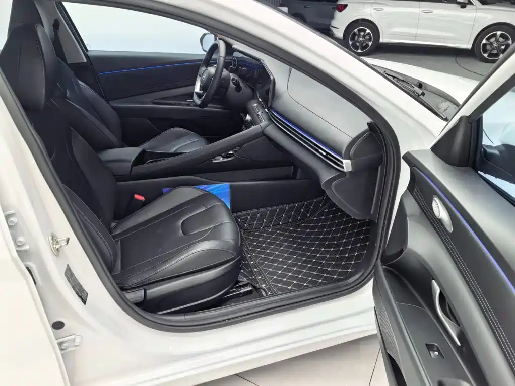 Hyundai Elantra 2023 — фото 13