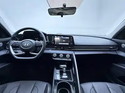 Hyundai Elantra 2025