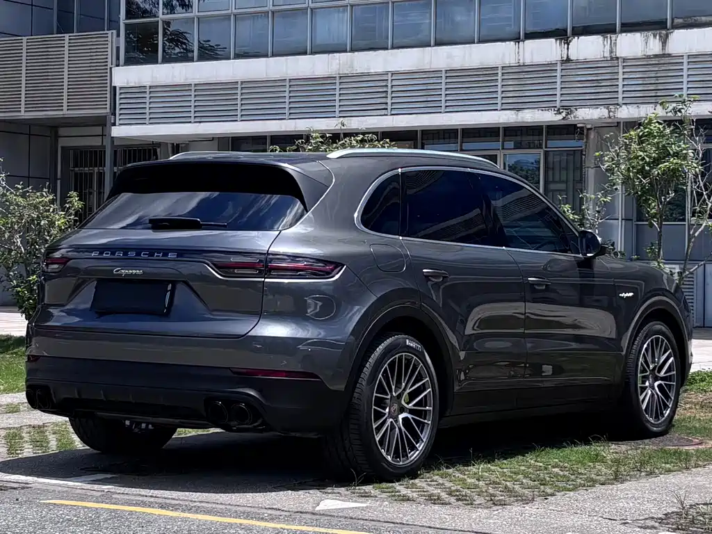 Porsche Cayenne Hybrid 2022 — фото 9