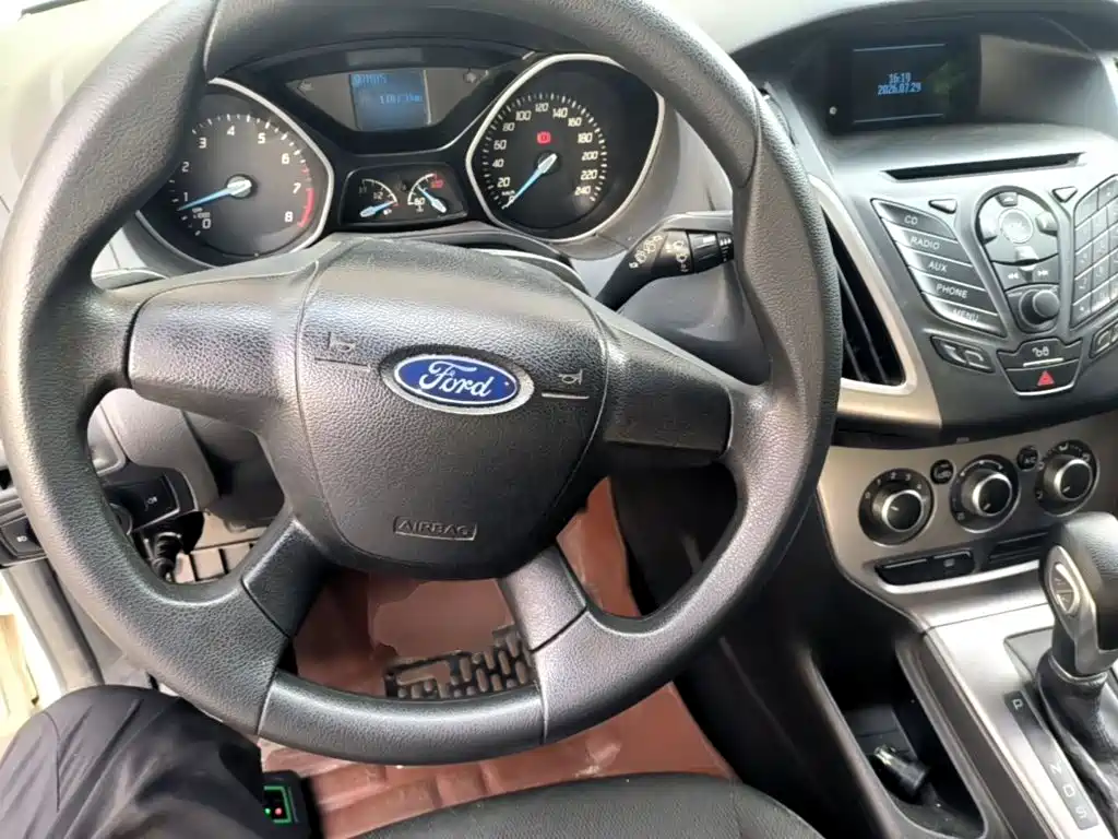 Ford Focus 2015 — фото 10