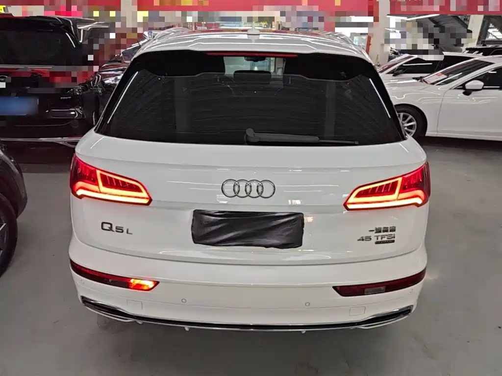 Audi Q5L 2020 — фото 6